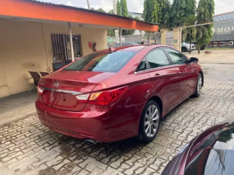 Hyundai Sonata   - 2015