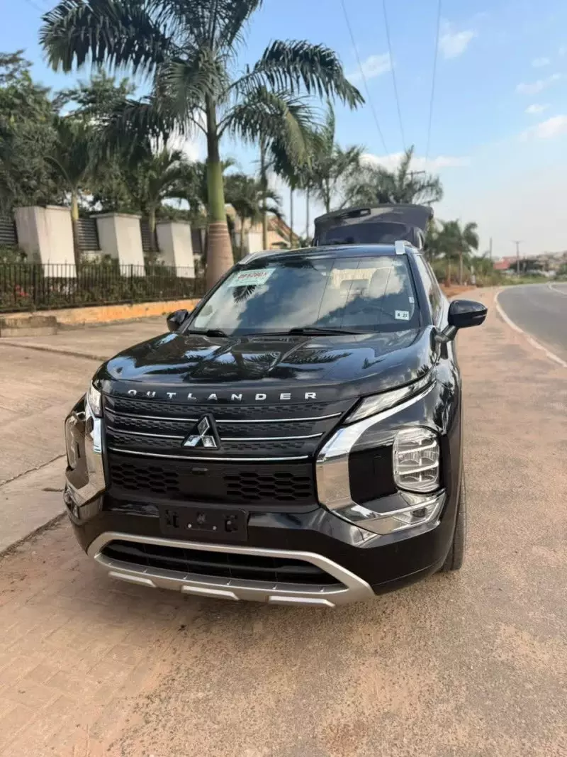 Mitsubishi Outlander GLX - 2025