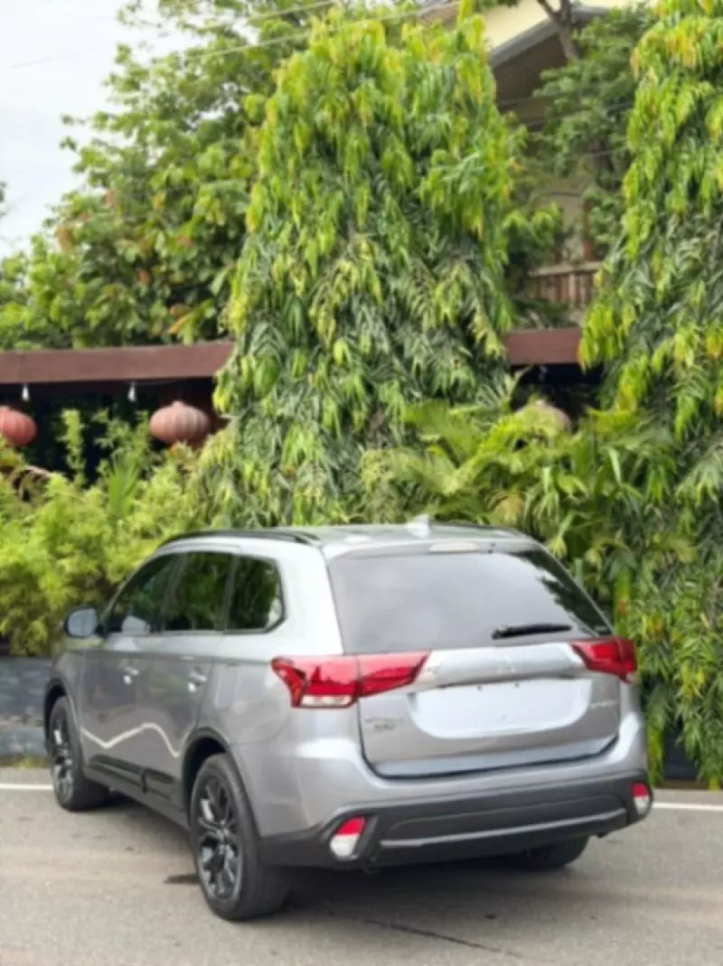 Mitsubishi Outlander   - 2018
