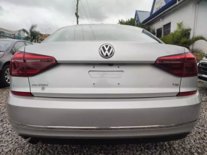Volkswagen Passat   - 2018