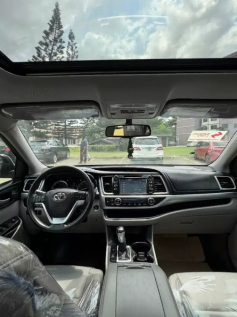 Toyota Highlander   - 2015