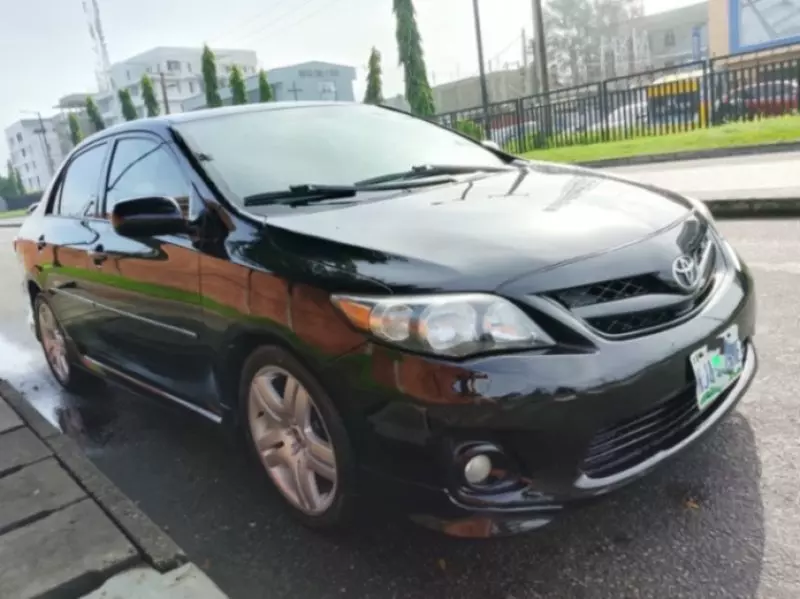 TOYOTA Corolla - 2011