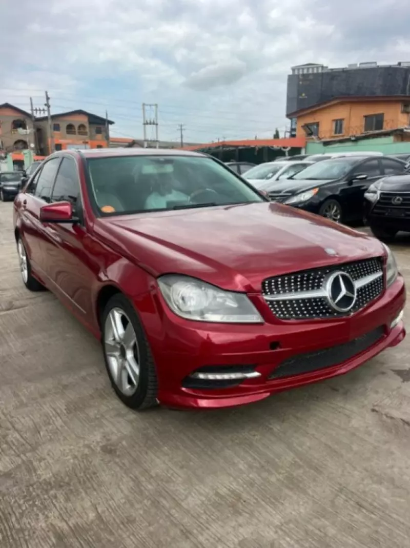 Mercedes-Benz C 300   - 2011