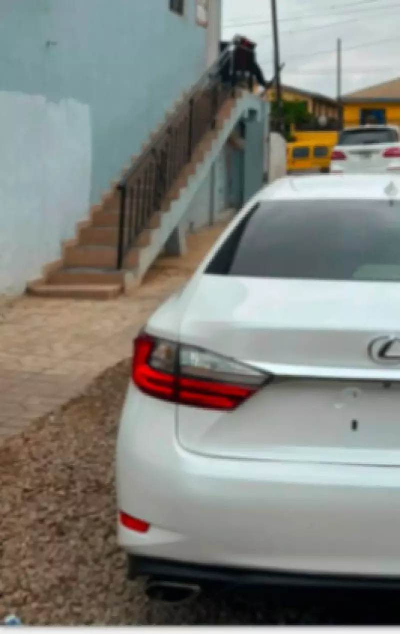 Lexus ES   - 2016