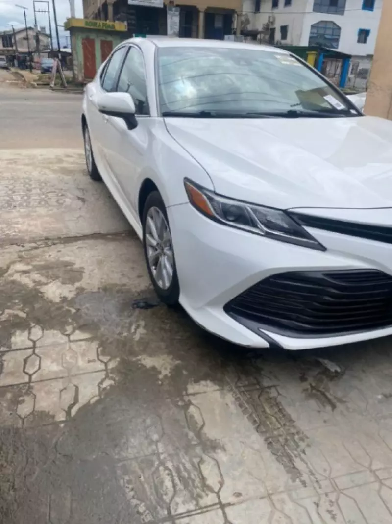 Toyota Camry   - 2018