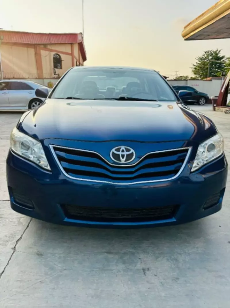 TOYOTA Camry   - 2010