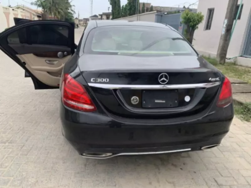 Mercedes-Benz E350 - 2013