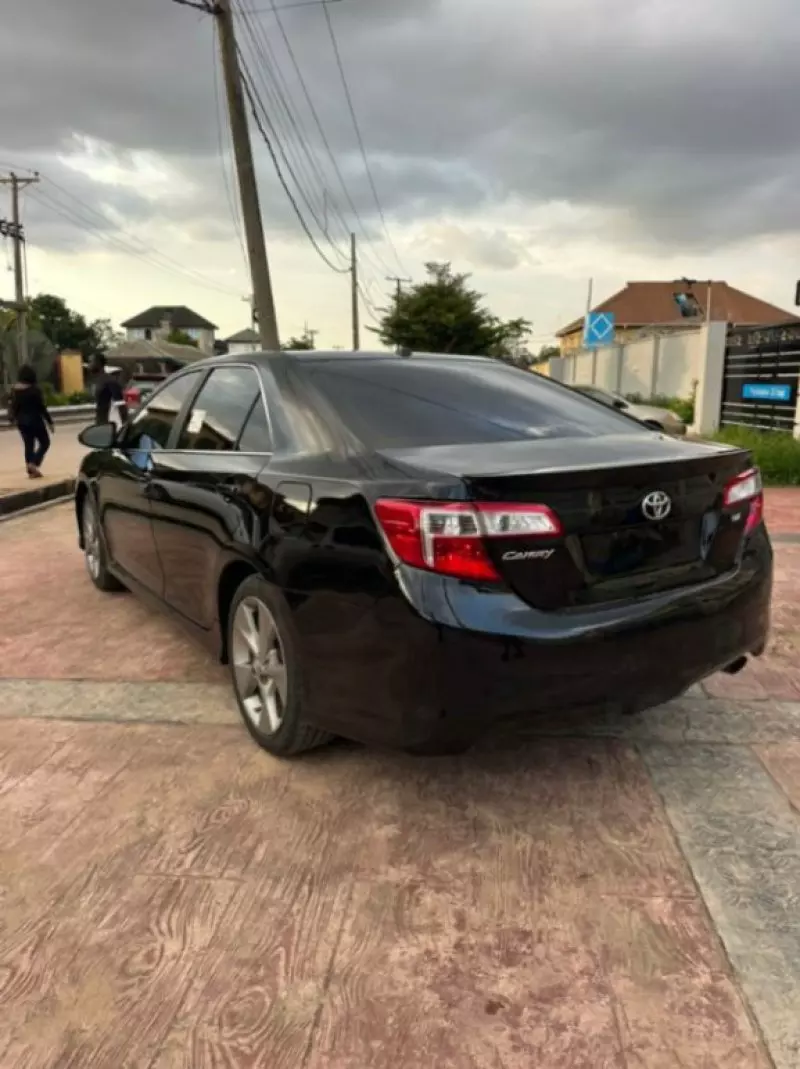 Toyota Camry   - 2012