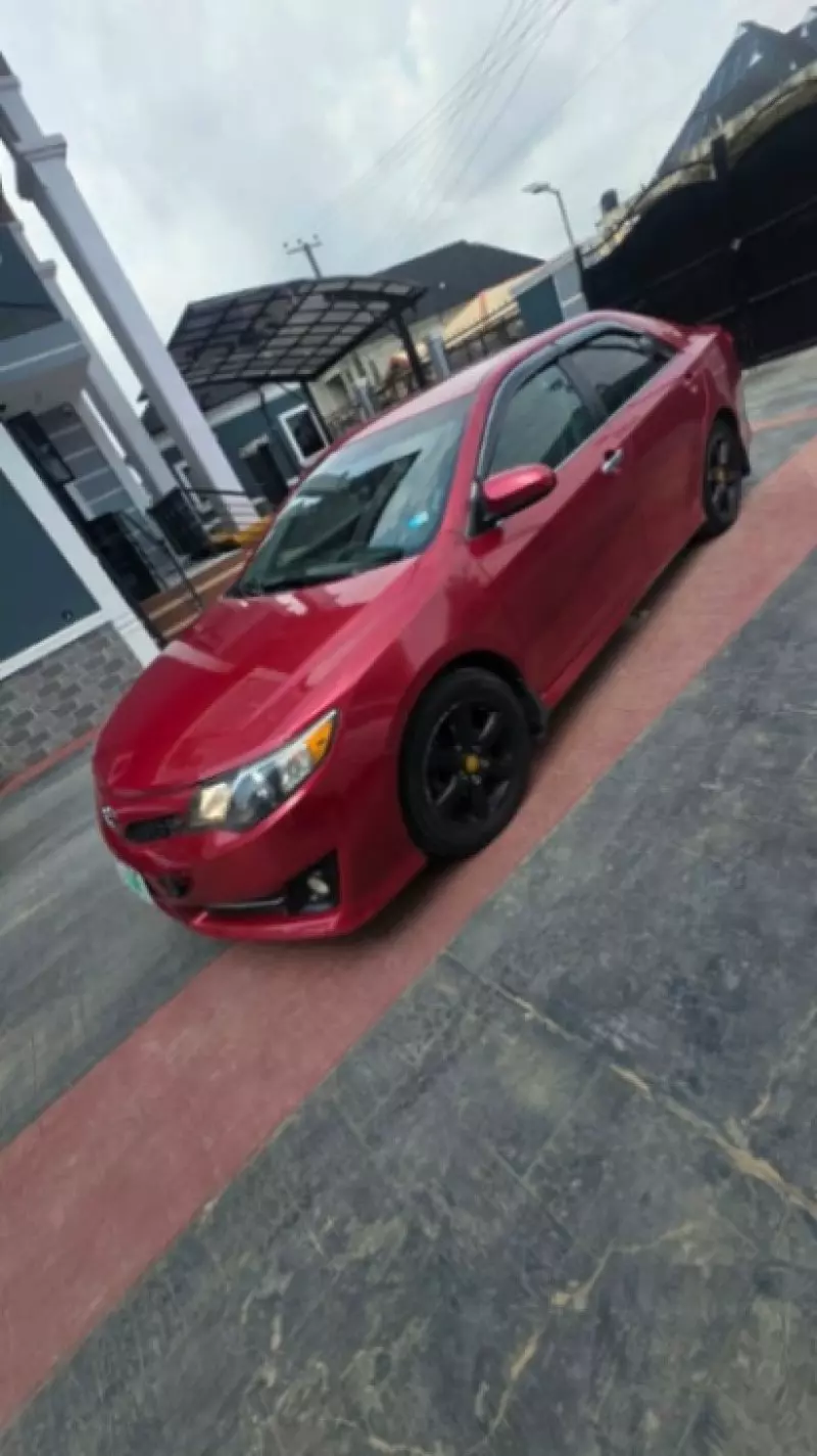TOYOTA Camry - 2012