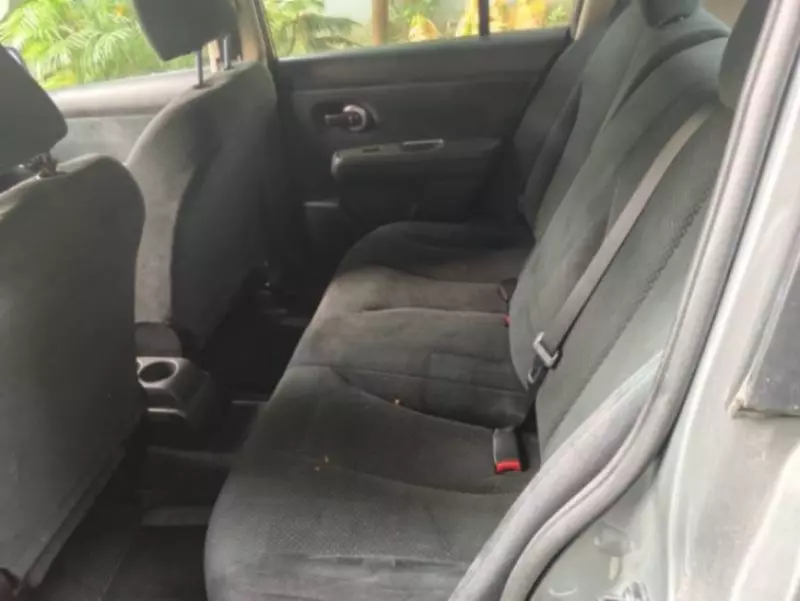 Nissan Versa - 2012