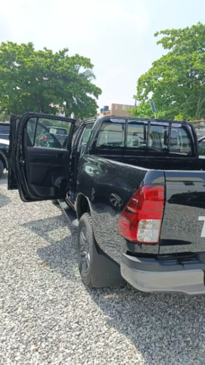 Toyota Hilux   - 2025