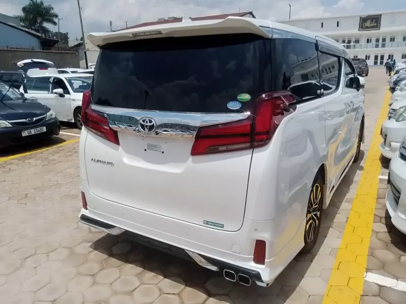 Toyota Alphard   - 2018