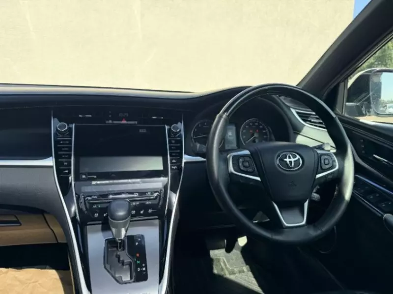 Toyota Harrier   - 2018