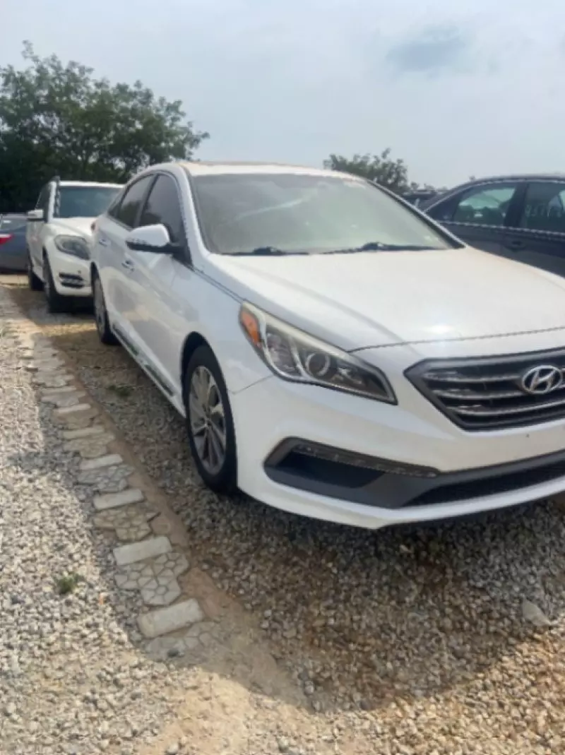 Hyundai Sonata   - 2016
