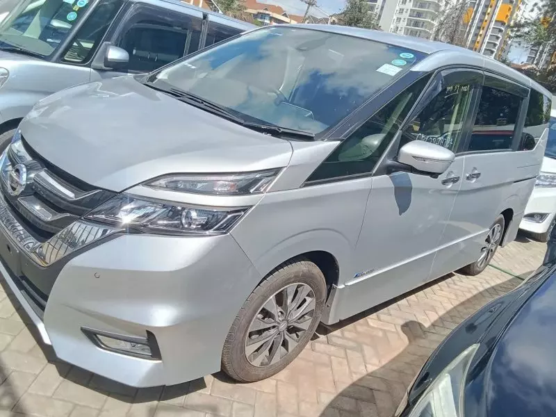 Nissan Serena   - 2018
