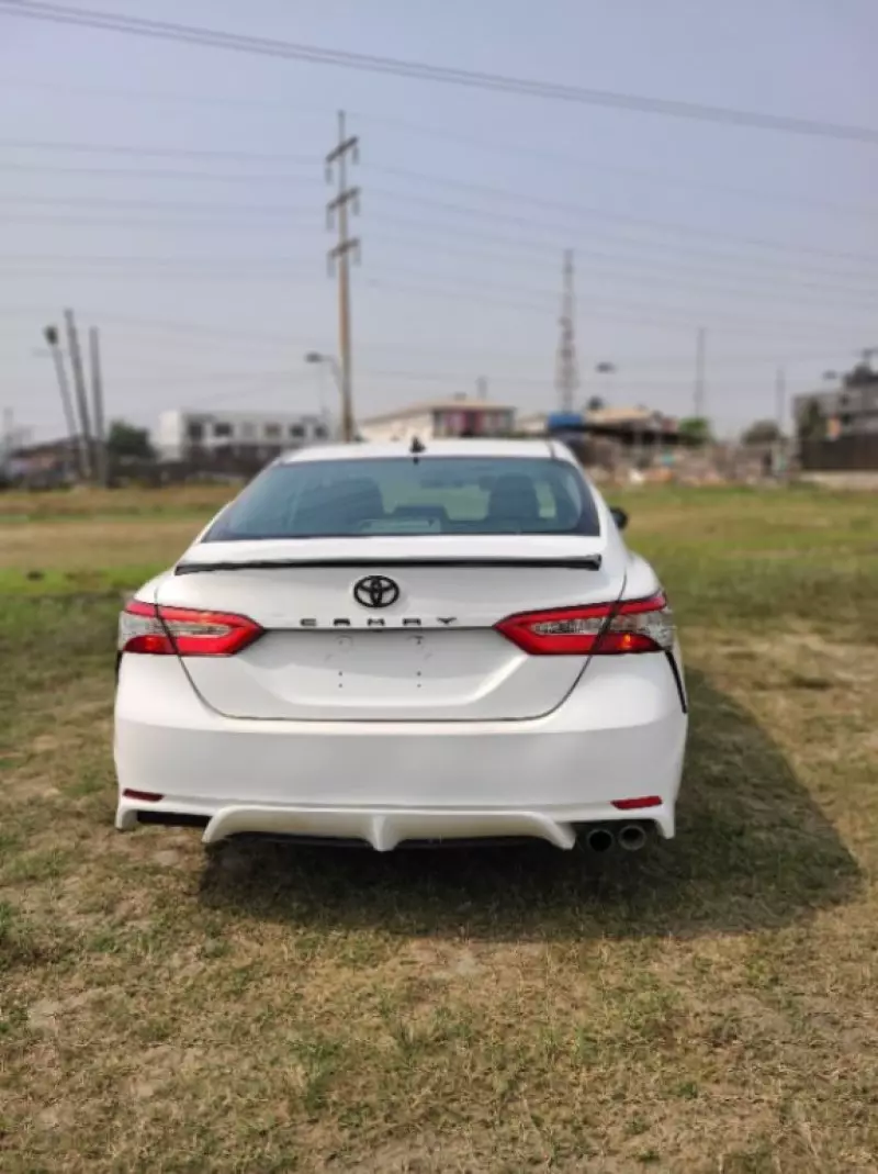 Toyota Camry - 2019