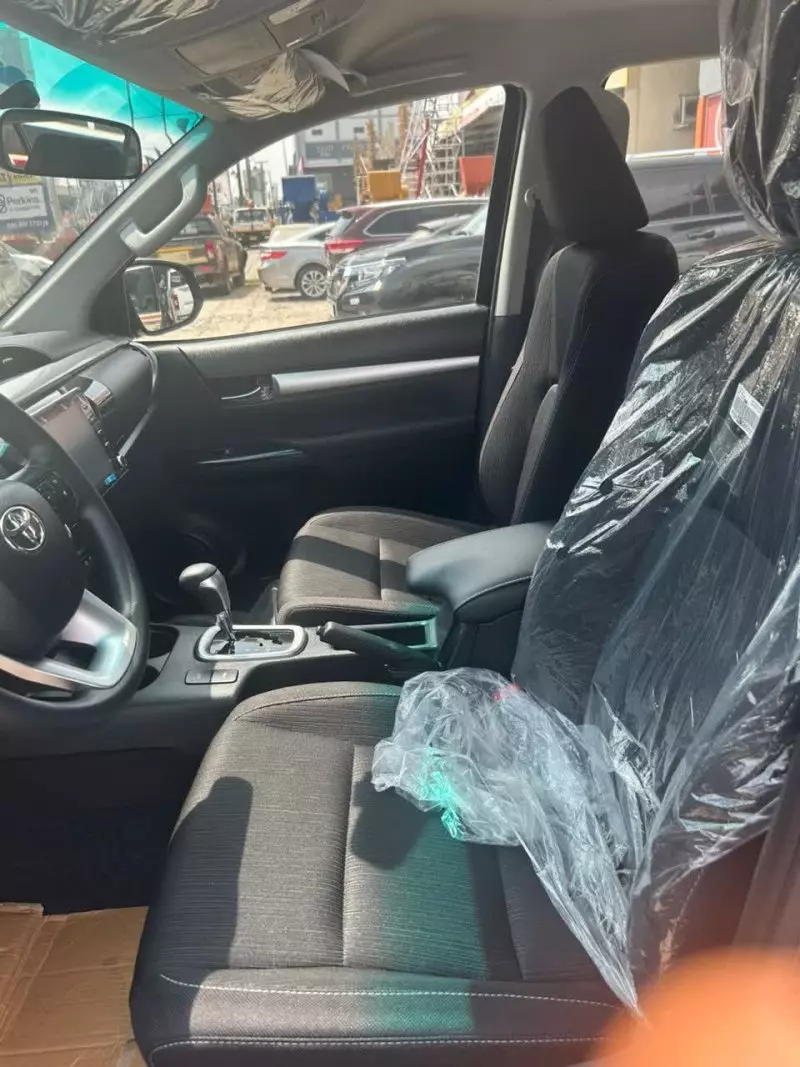 Toyota Hilux   - 2025