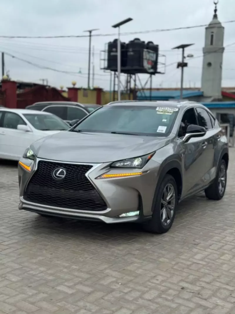 Lexus NX 200T   - 2017