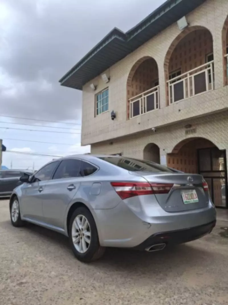 TOYOTA Avalon - 2015