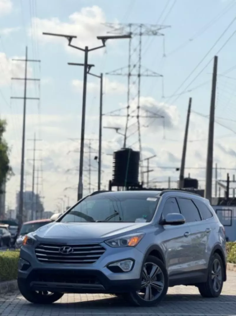 Hyundai Santa Fe   - 2015
