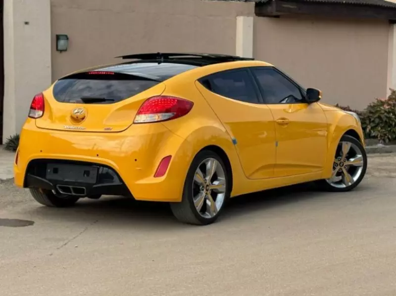 Hyundai Veloster - 2012