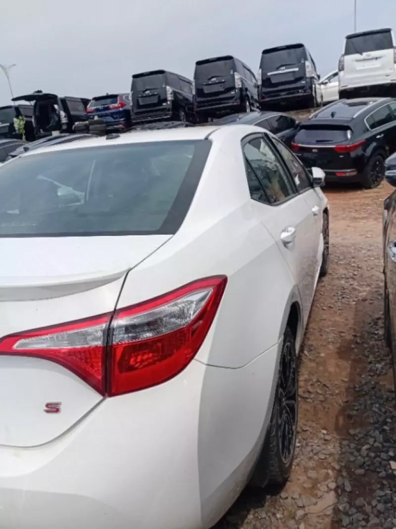 Toyota Corolla   - 2016