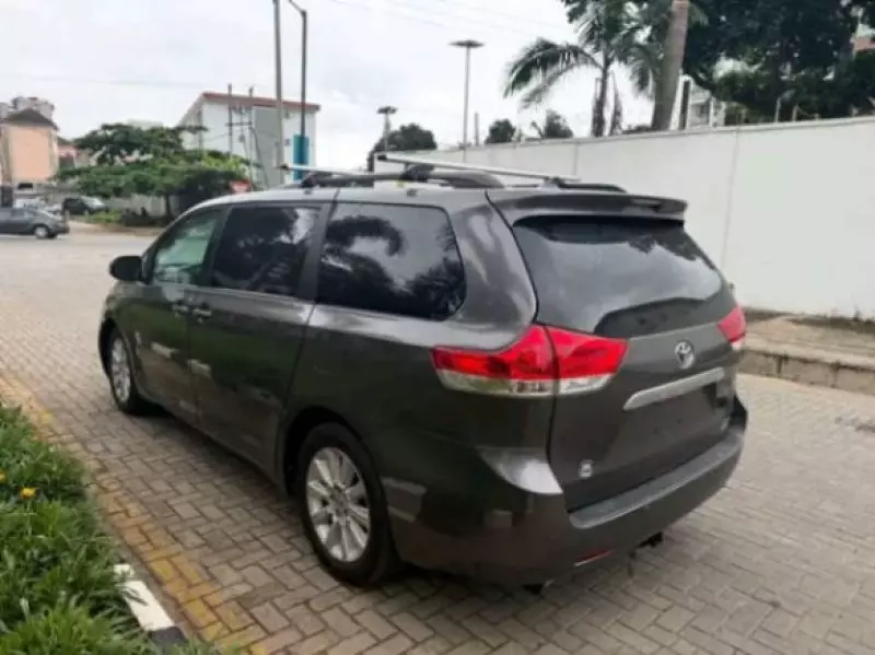 Toyota Sienna   - 2015