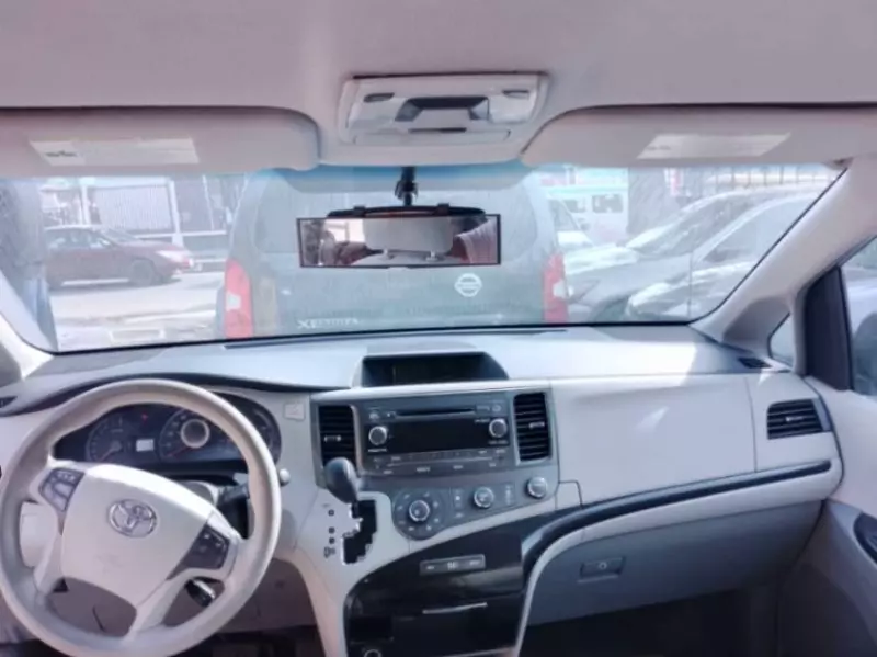 Toyota Sienna   - 2012
