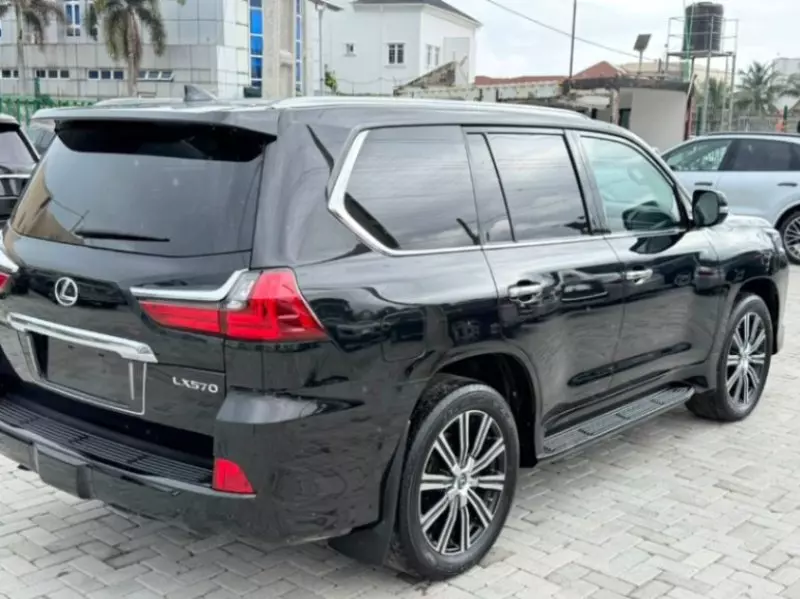 Lexus LX 570   - 2018