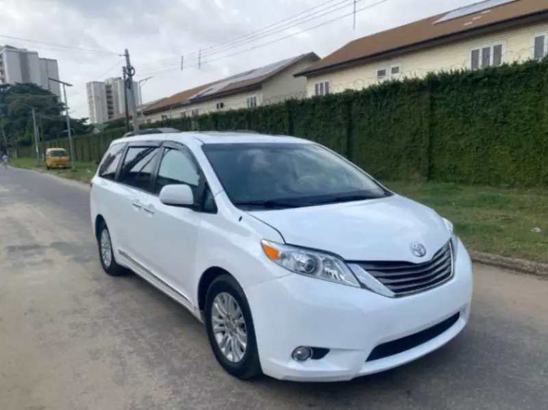 Toyota Sienna   - 2013