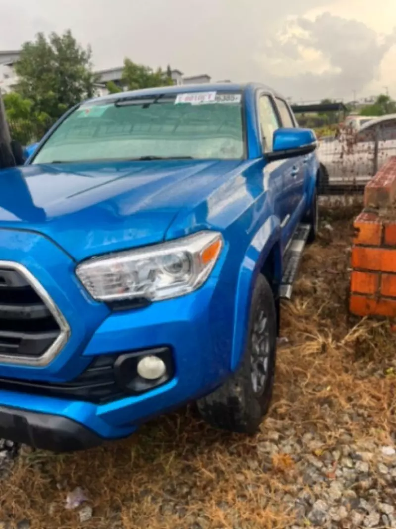 TOYOTA Tacoma   - 2017