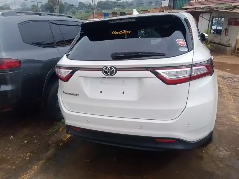 Toyota Harrier   - 2017