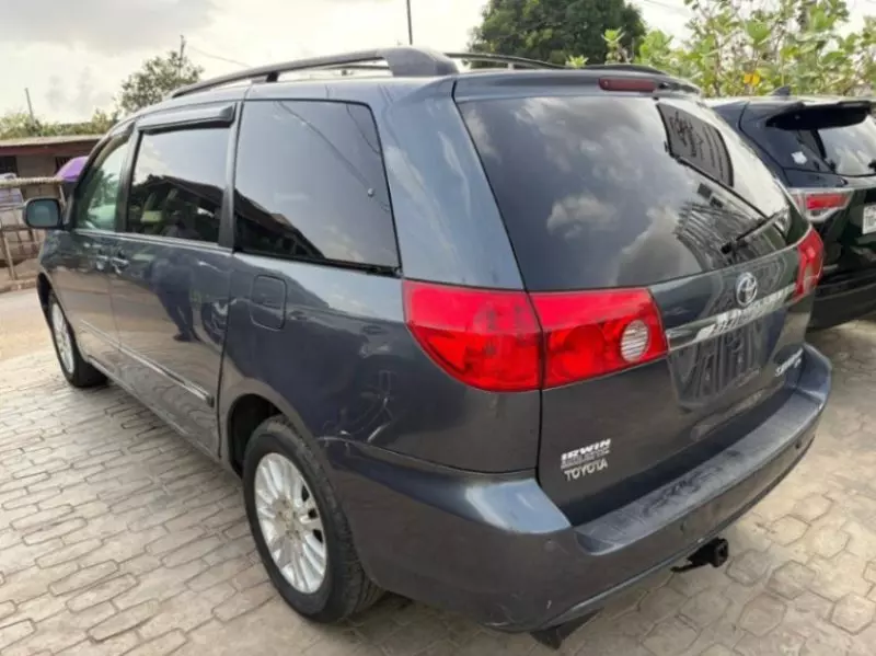 Toyota Sienna   - 2008