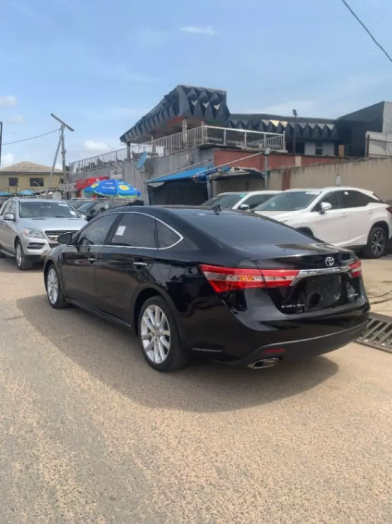 Toyota Avalon   - 2013