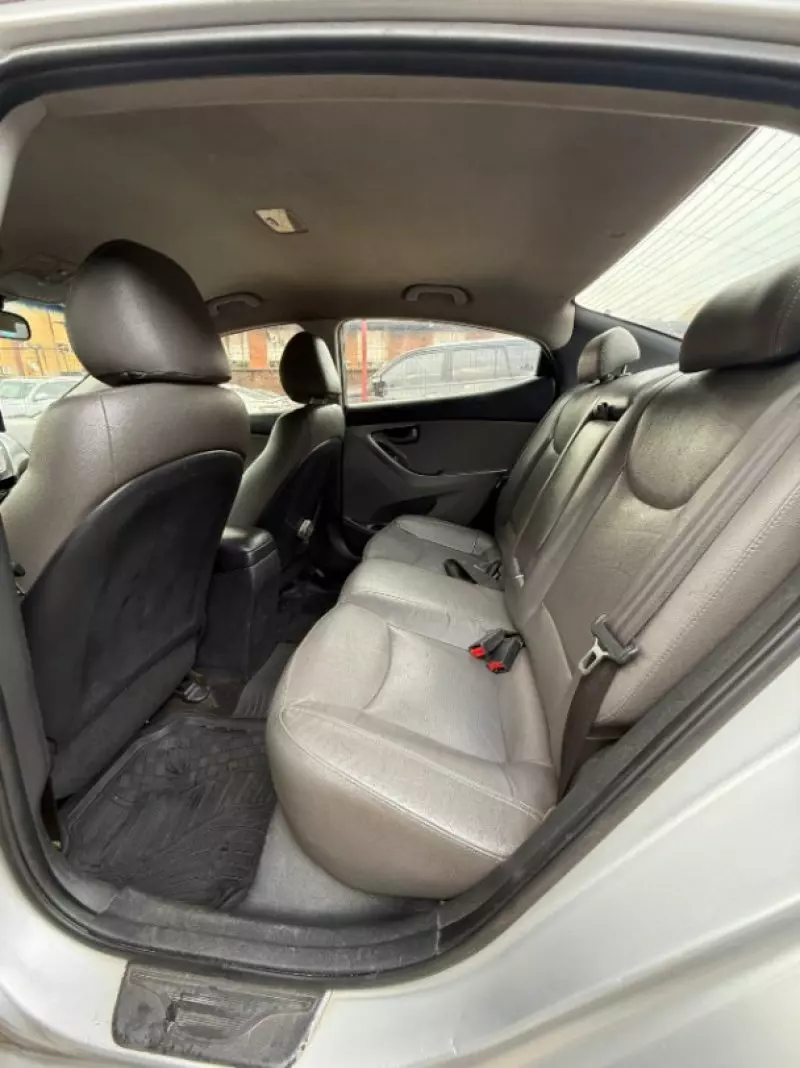 Hyundai Elantra - 2013