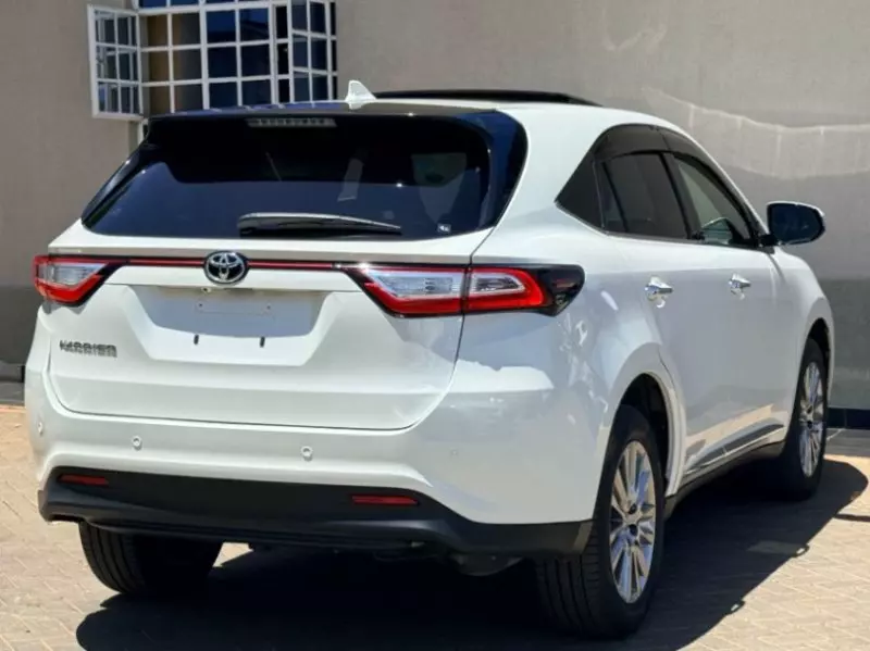 Toyota Harrier   - 2019