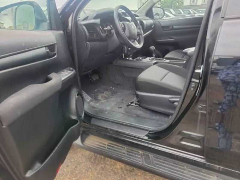 TOYOTA Hilux - 2025