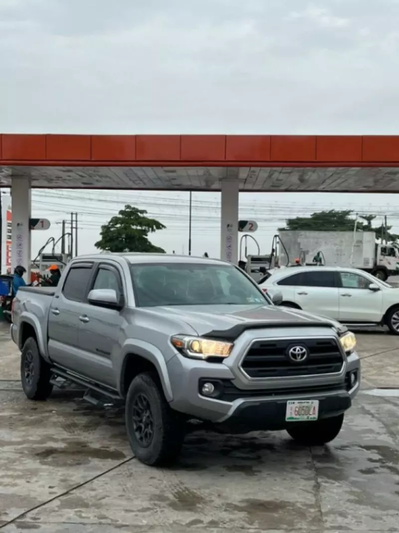 Toyota Tacoma   - 2017