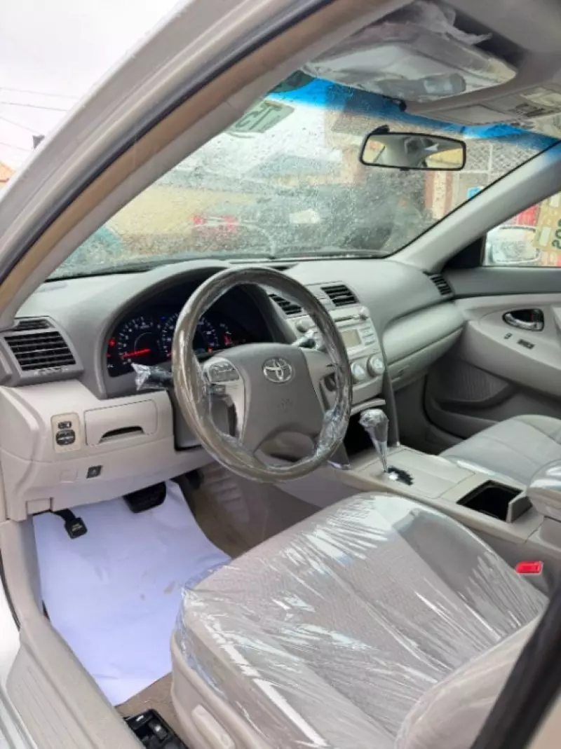 TOYOTA Camry - 2010