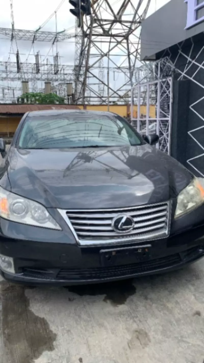 Lexus ES 250   - 2011