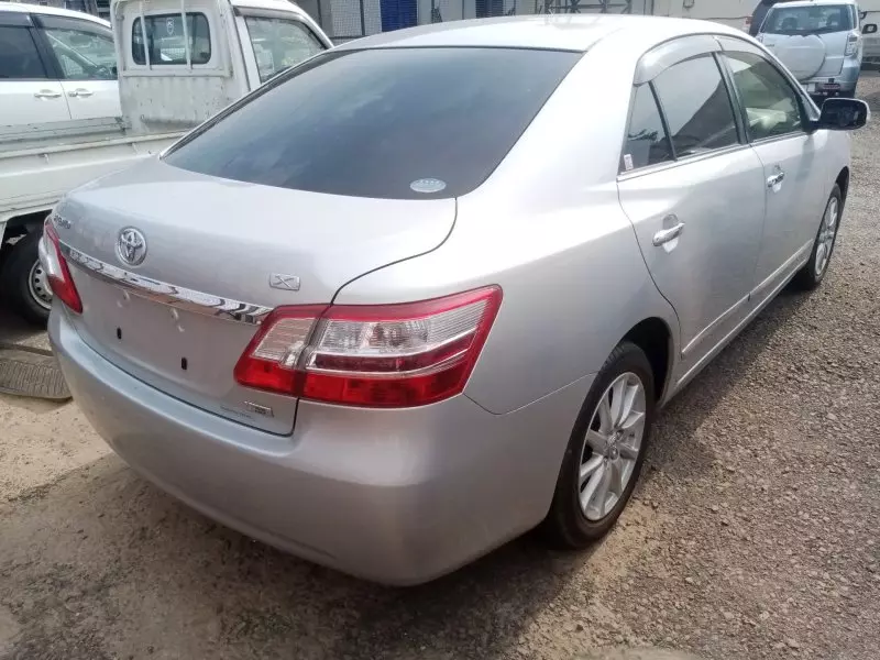Toyota Premio    - 2012