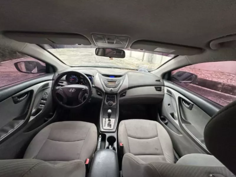 Hyundai Elantra   - 2013