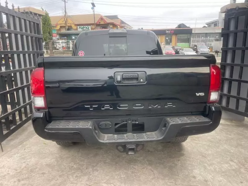 Toyota Tacoma   - 2017