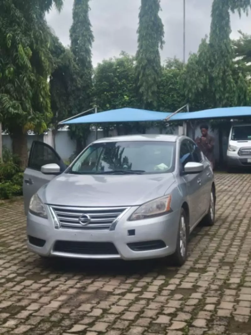 Nissan Sentra - 2015
