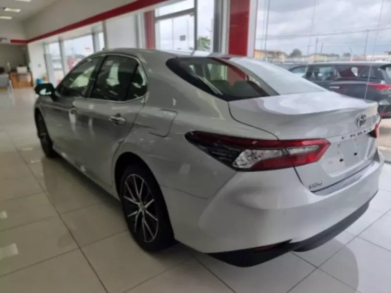 Toyota Camry   - 2025