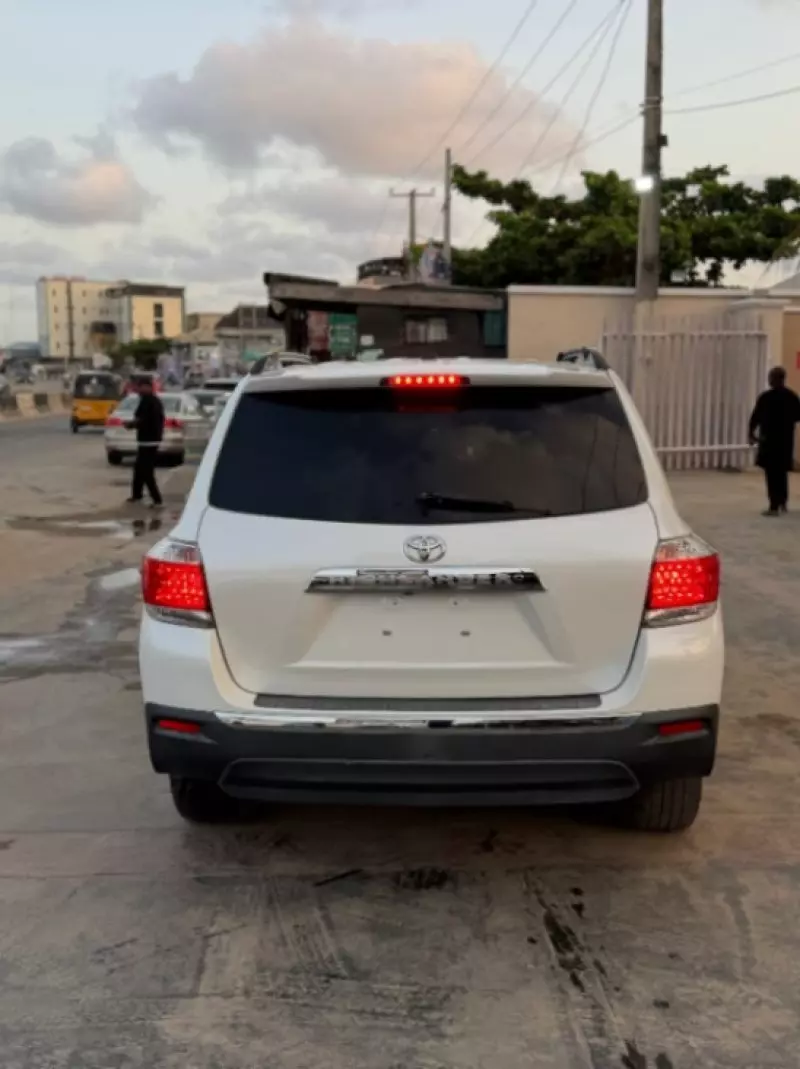 Toyota Highlander   - 2012