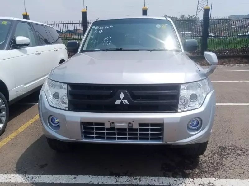 Mitsubishi Pajero   - 2012