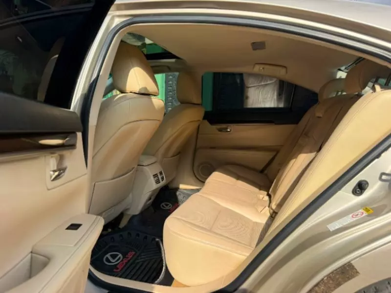 Lexus ES   - 2013