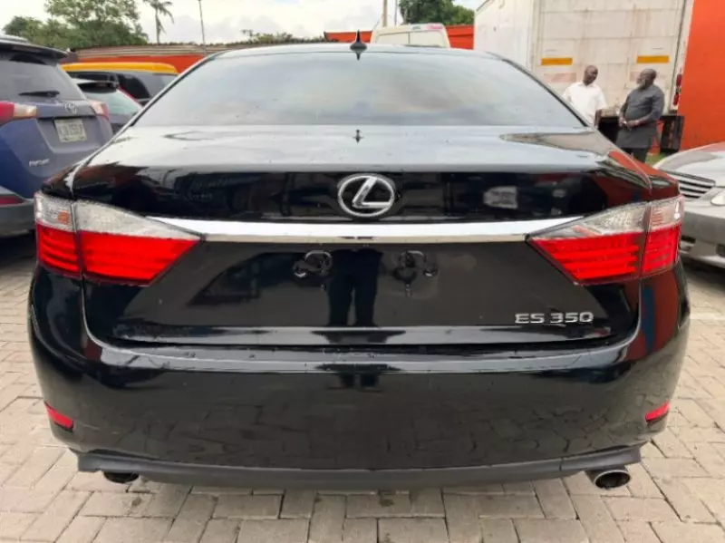 Lexus ES   - 2014