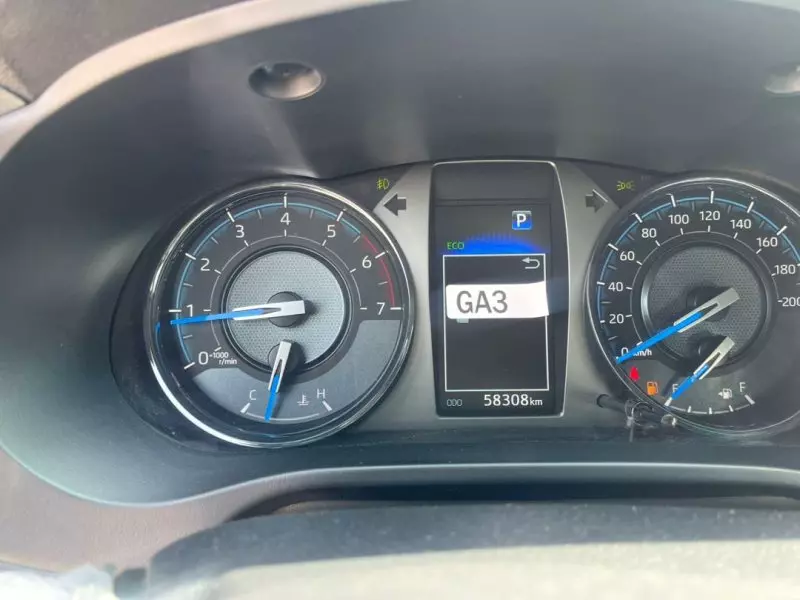 Toyota Hilux   - 2021